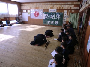 相澤先生、中田先生による日本剣道形（礼も決まってます（＾＾）！）