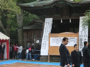 垂れ幕には剣士全員の名前が。演武の期待が高いようです（＾＾）！