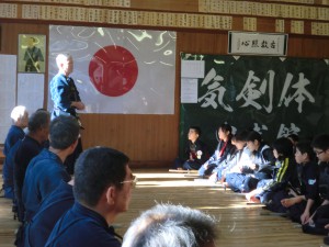 八段の磯先生より警察官時代の経験を通して志の大切さをご講話いただきました