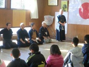 鏡開きの開会です（＾＾）！はじめに館長先生の挨拶です