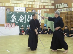 迫力のある剣道形を剣士たちも真剣に学んでいました！